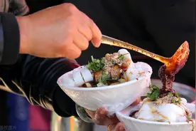 「新疆美食」酸辣凉粉，给餐桌添一味清凉图片