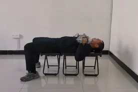 玩转哑铃，兵哥哥带你练出好身材图片