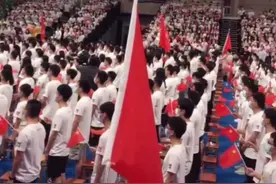 燃！武汉高校首场开学典礼万人唱响《歌唱祖国》图片