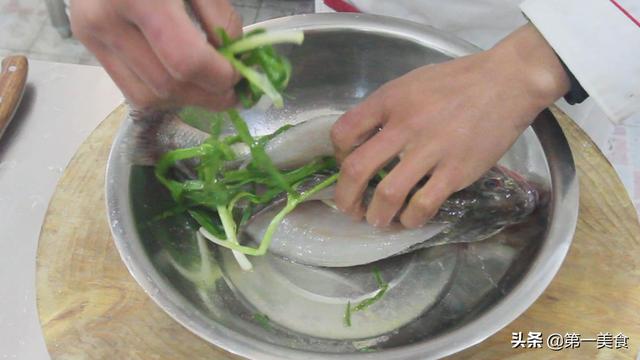 清蒸鲈鱼最简单的做法 2026年清蒸鲈鱼最简单的做法是什么?蒸几分钟最