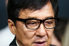 成龙在国内无人敢惹，在国际地位怎样？看杰森斯坦森态度就懂了图片