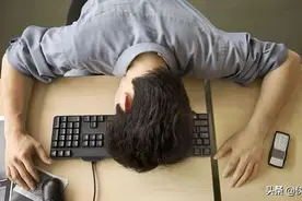 侠客岛：畸形加班屡上热搜，这事真得好好聊聊图片