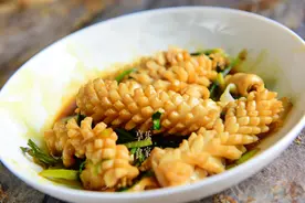 芫爆鱿鱼卷，鲜香爽脆味道好，国庆家宴试试吧图片