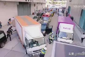 《机场特警》不仅忙着找护照、处理纠纷，这一集高能枪战硬戏来了图片