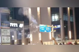 驻韩美军成群出动，韩国街头大混乱，警察赶来也没用，谁也管不住图片