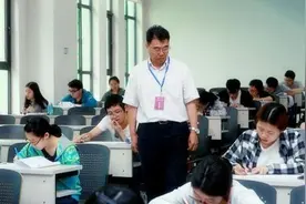 大学生四年未通过四六级考试，竟是“考位”紧张！相关部门回应到图片