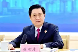 大检察官崔智友接受检察日报访谈，强调：统筹发展与安全 为建设壮美广西作出检察新贡献图片