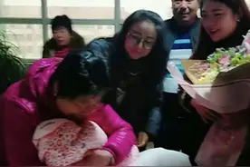 产妇推出产房，丈夫的行为感动上千女性，网友：这才是爱情的样子图片