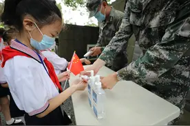 萌娃进军营，看兵哥哥带你乘风破浪图片