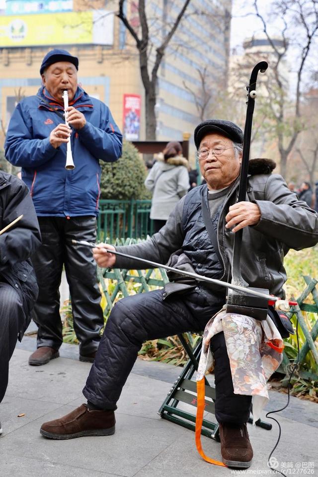 高手在民间，演出自娱自乐，洛阳周王城广场民间曲艺乐园