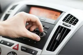 冬天汽车空调取暖要开AC键吗？修车工：这是常识问题，咋还不懂图片