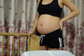 怀孕11个月还不生，医生强行剖腹产让娃出生后，孕妈：我俩离婚吧图片