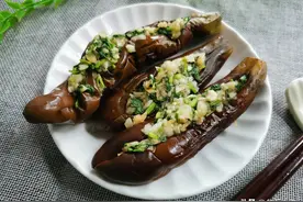 教你腌制东北蒜茄子，有滋有味，百吃不腻，是一道开胃下饭小菜图片