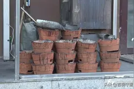 包房内使用炭盆取暖，多人一氧化碳中毒…图片