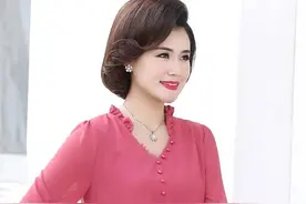 下月就到母亲节了，如果经济允许，建议提前备款"初夏衫"送妈妈图片