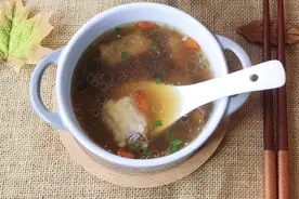 今日滋补汤"松茸花菇排骨汤、瑶柱沙虫杏鲍排骨汤、黄豆咸肉骨汤"图片