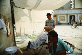 #绵阳三十年#（65）都市剃头摊图片