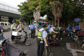 多部门联合整治中医院门口乱停放电动车图片
