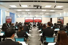 用青春奋斗为祖国繁荣富强奏响强音 通化师范学院党委书记李才、校长朱俊义为青马班学员上思政课图片