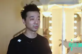 太梦幻了！上海这位爸爸给孩子亲手造了一座旋转木马！能亮灯还能坐上去转图片