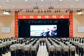 若有战，召必回！他们异地同步向军旗告别！图片