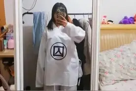 “千万别随便在网上买盲盒！！”哈哈哈哈哈哈哈差点把我笑没了图片