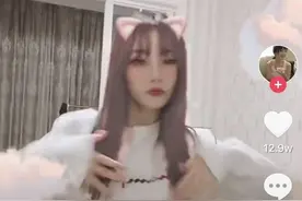 李小璐晒卧室跳舞视频，穿衣时髦不像妈，嘻哈背景音乐惹来争议图片