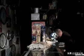 浙江台州的葭沚老街，钟表店已经开了半个世纪图片