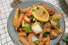 网红柠檬泡鸡爪，秘方分享，照着做，可当菜也可当零食，超好吃图片