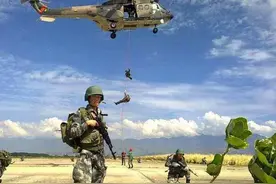 海军有陆战队，陆军有海战队吗？跨界，都是解放军玩剩下的图片