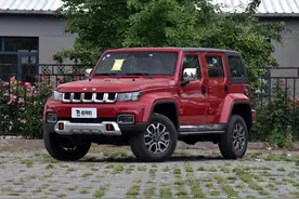 国六排放2.0T，低价四驱越野车，露营买它就对了，实拍北京BJ40图片