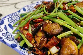 川香辣子鸡，麻辣爽口超过瘾，2个鸡腿做了一大盘，附详细步骤图片