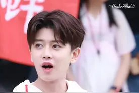 任嘉伦新剧首搭小沈阳，片场秒变二人转，他是要改做喜剧演员了吗图片