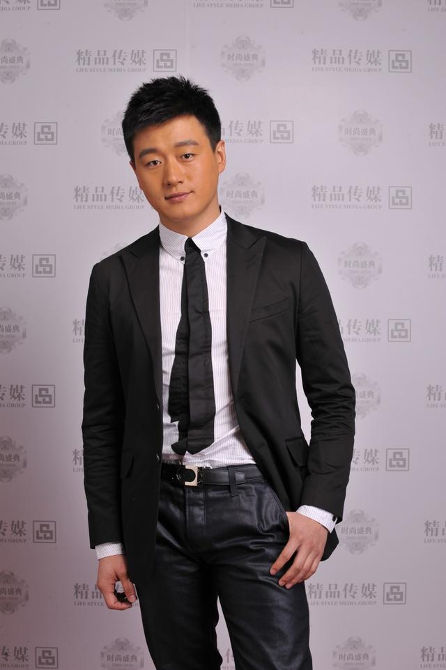 佟大为,1979年2月3日生于辽宁省抚顺市新抚区,中国大陆男演员,歌手.