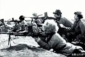 傅作义一听“戴狗皮帽的来了”，慌忙收缩兵力，主席批评打草惊蛇图片