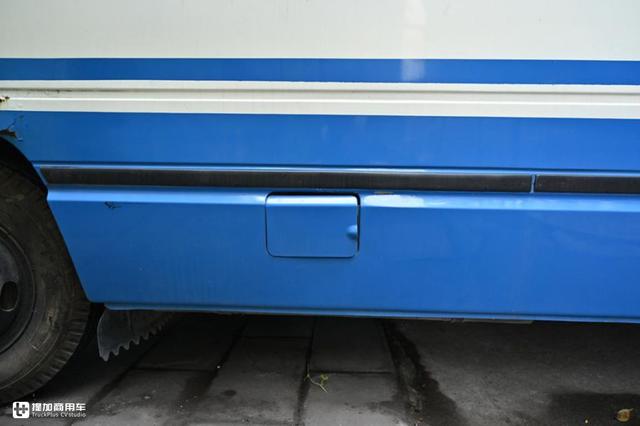 日系中巴经典车型，平顶二代丰田考斯特还记得吗？现在相当少见了