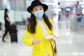 辣眼睛！吴倩机场造型曝光，网友：从元气少女变乡村女企业家图片