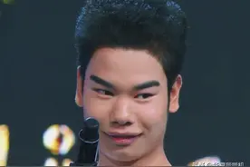 与吴镇宇称兄道弟，被BABY挂在嘴边，红极一时的发际线小吴去哪了图片