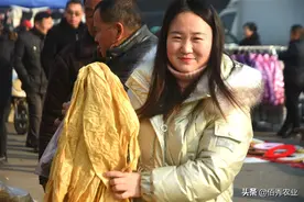 猪肉涨价，啥贵不吃啥，农村集市上4元一斤的“人造肉”受热捧图片