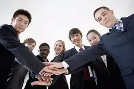 离职后，为什么不要再和之前的领导来往？4个过来人说了实话图片