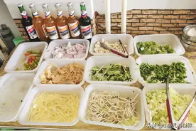 农村大姐做老家特色，城里开店生意火爆，一天卖几千元图片