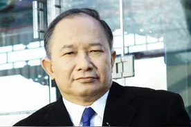 “第一个闯荡好莱坞的华人导演”吴宇森，是如何跌下神坛的图片