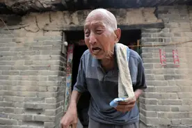 98岁拾荒老人积蓄被盗，报警后暴露隐藏身份，引得部队首长出面图片