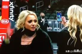 你惹他干嘛！美女富婆场边冲詹皇喷垃圾话，老詹连砍9分带走胜利图片