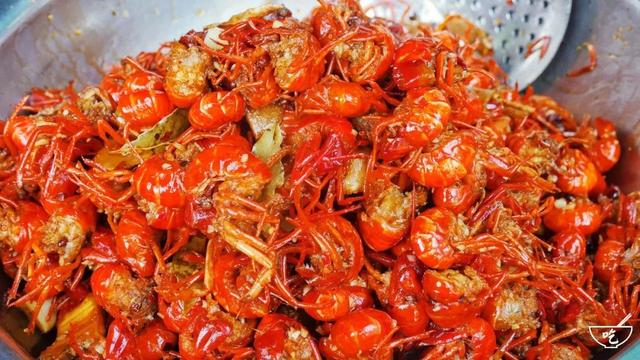 「十堰美食」没环境、没座位、只卖5道菜的店,一火就是18年...