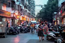 刘涛虽已是著名明星，却忘不了家乡的味道，每次回老家都吃上几碗图片