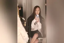 普通骑行裤见多了，郑秀妍的“皮骑行裤”第一次见，配高跟鞋帅气图片