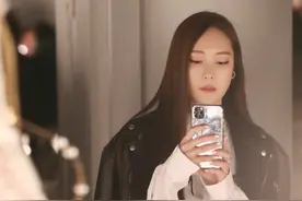普通骑行裤见多了，郑秀妍的“皮骑行裤”第一次见，配高跟鞋帅气图片