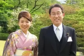 岸田文雄的妻子是大美人，三个孩子都很牛图片