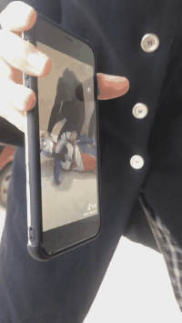 当奥特曼真的现身时，你无法想象孩子们那开心到忘记病痛的笑容